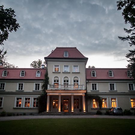 谢拉库夫庭院酒店 Sieraków 外观 照片