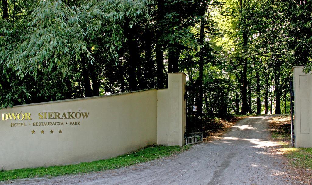 谢拉库夫庭院酒店 Sieraków 外观 照片