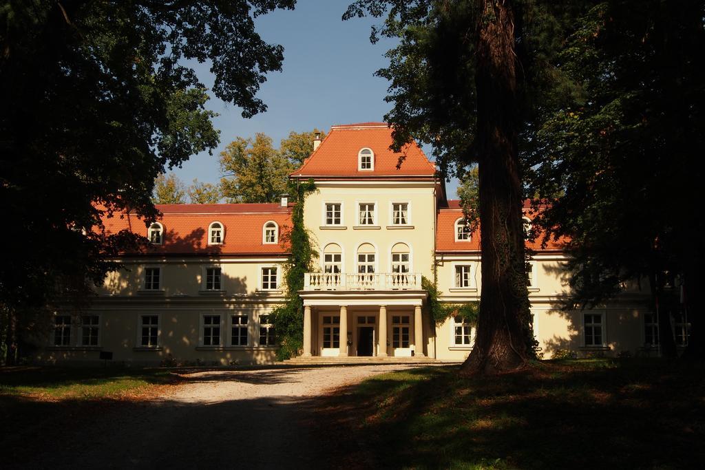 谢拉库夫庭院酒店 Sieraków 外观 照片
