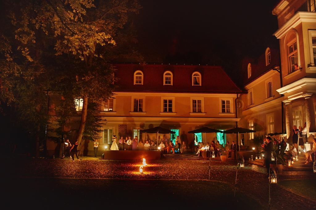 谢拉库夫庭院酒店 Sieraków 外观 照片